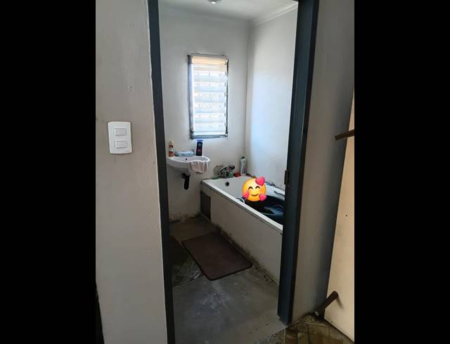 2 BEDROOM HOUSE FOR SALE IN CLOVERDENE